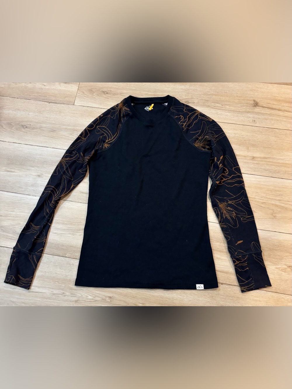 Wild Rye Evie Raglan Baselayer longsleeve size 10 Black Women 100% Merino Wool